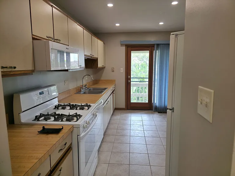 9234 Windsor Pkwy #0 — Photo 6