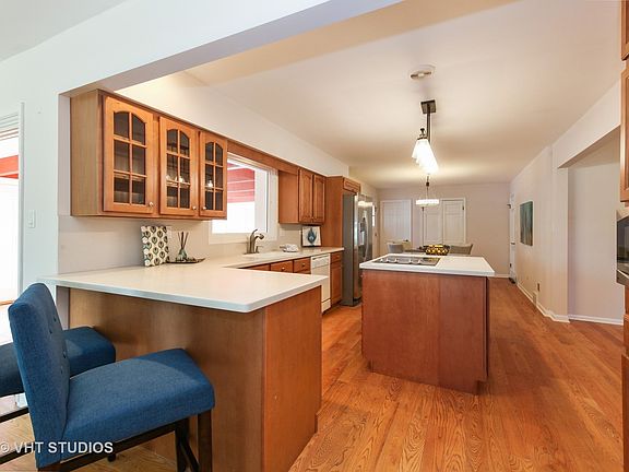 3rd image of 2270 Holly Ct