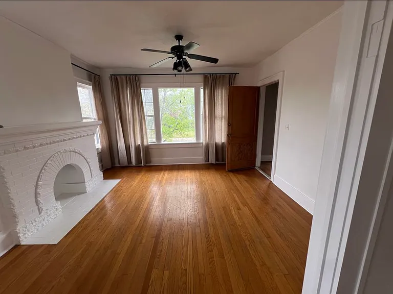 3021 1/2 N Robinson Ave — Photo 6