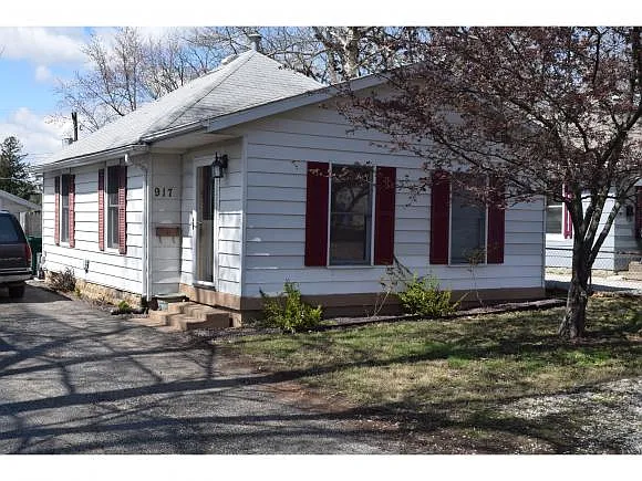 917 N Fairlawn Ave photo 1