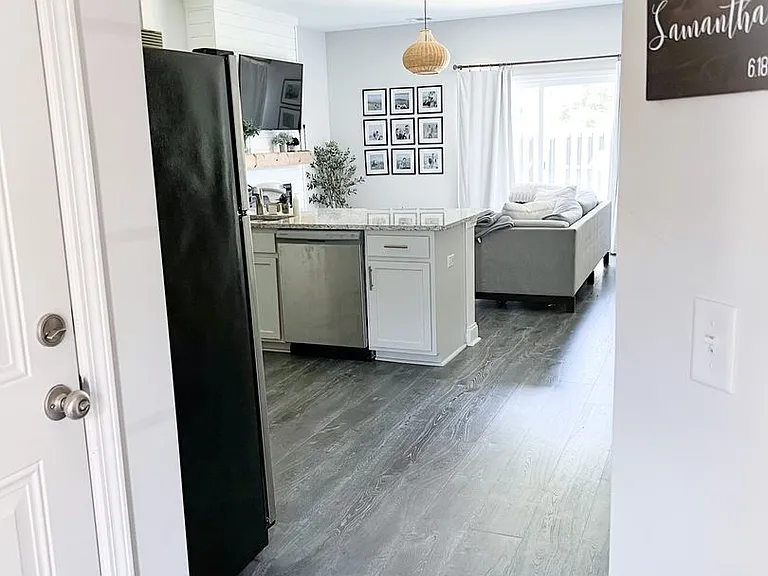 194 Ainsdale Dr — Photo 3
