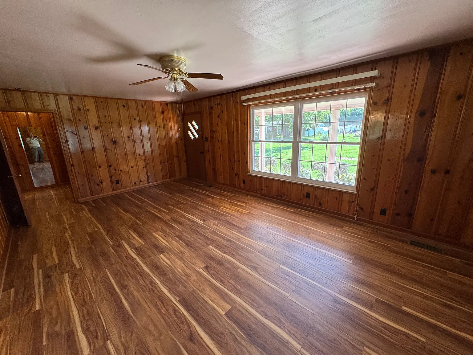 1050 Meek St — Photo 4