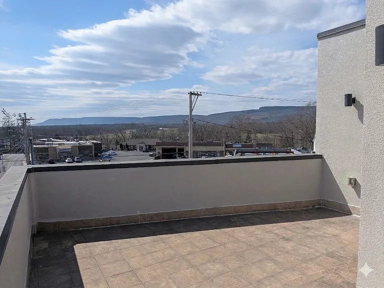 51 Main St #1 — Photo 35