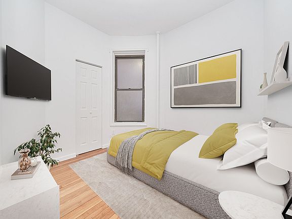 2nd image of 153 Norfolk St APT 4e