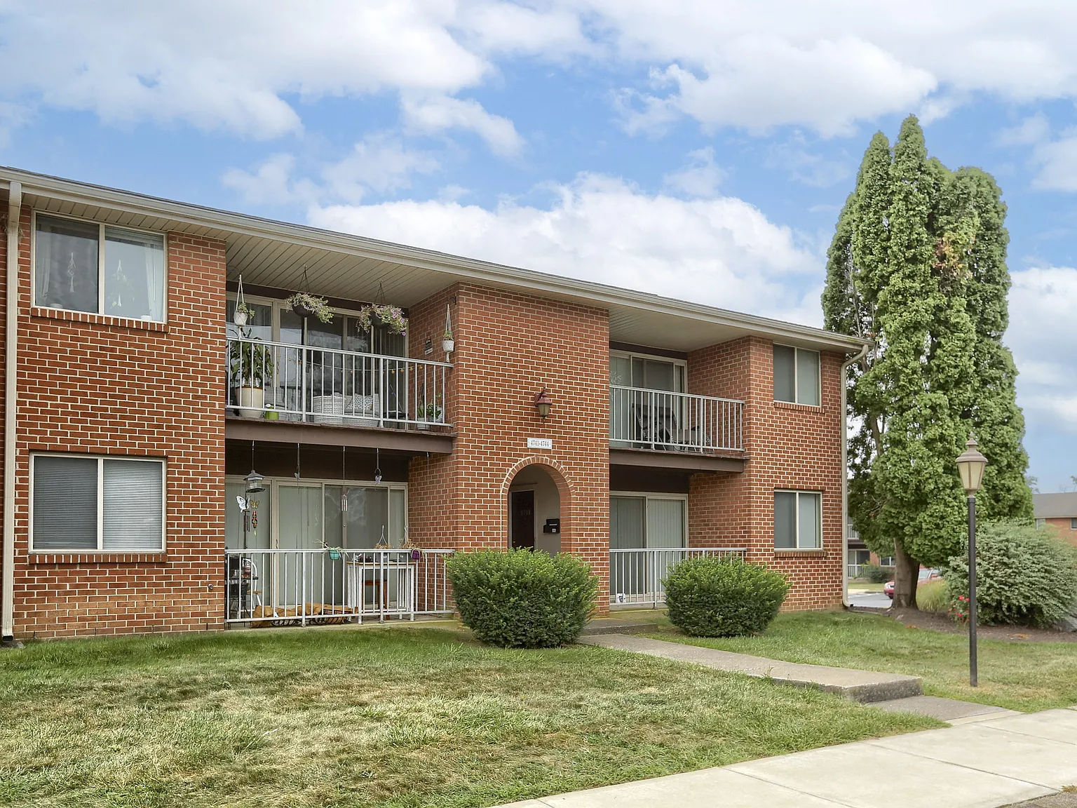 Delbrook Manor Apartments — Photo 3