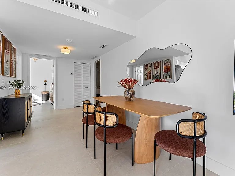 1144 SW 4th St #8 — Photo 6