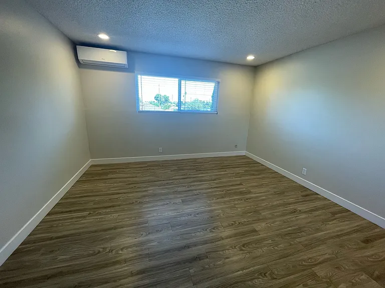550 N. Fair Oaks Ave — Photo 24
