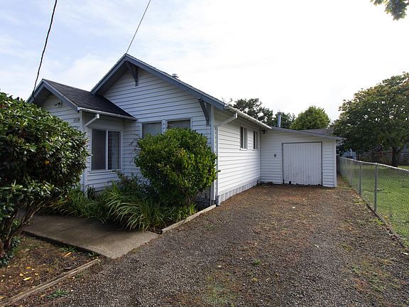 2nd image of 4904 SE Jetty Ave