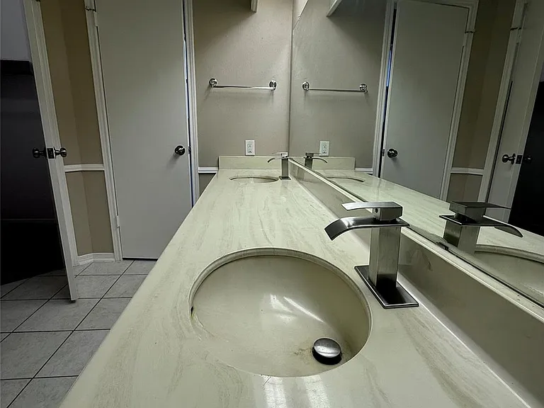 17719 Windy Point Dr — Photo 15