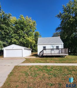 312 S 1st Ave, Brandon, SD, 57005