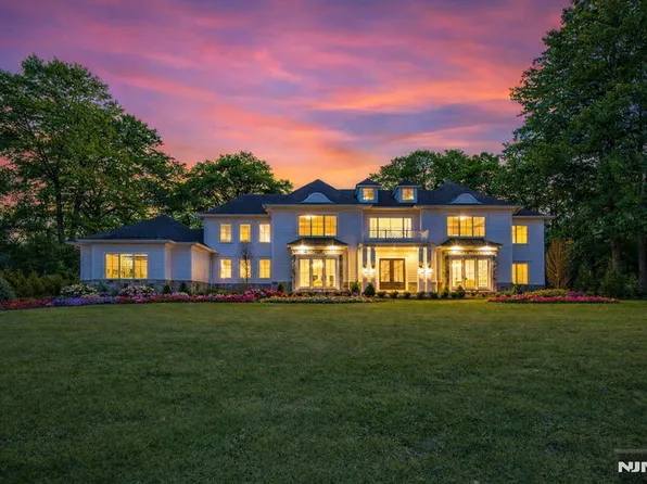 309 Green Ridge Rd, Franklin Lakes, NJ 07417