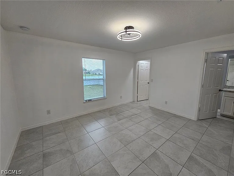 2523 NE 6th Pl — Photo 11