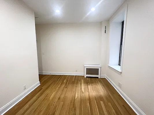 Rented by City Connections Realty | media 4