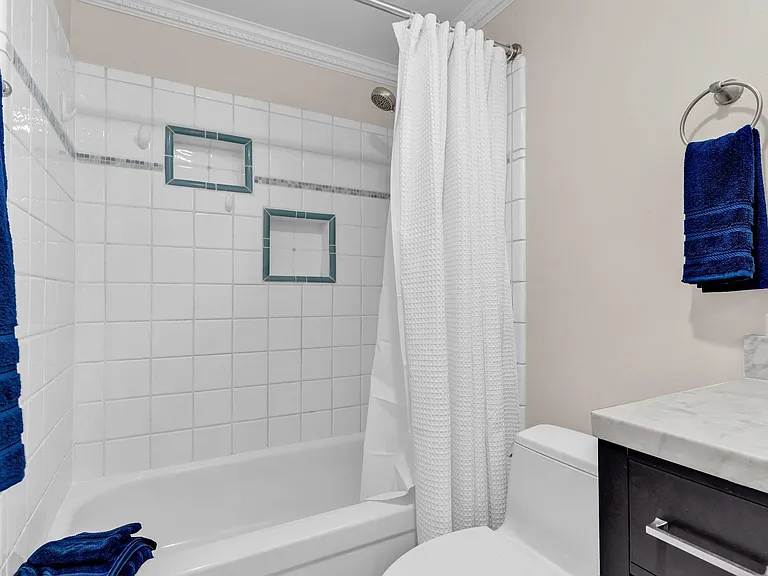 470 N Civic Dr #105 — Photo 36