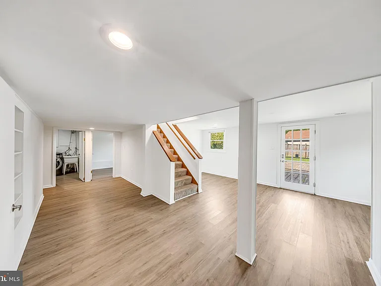 7411 Tillman Dr — Photo 33