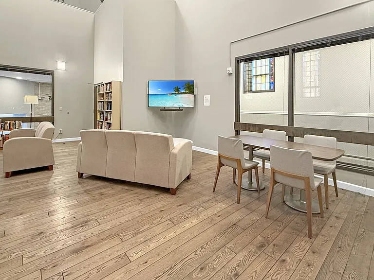 Stonehouse Square Apartments — Photo 7