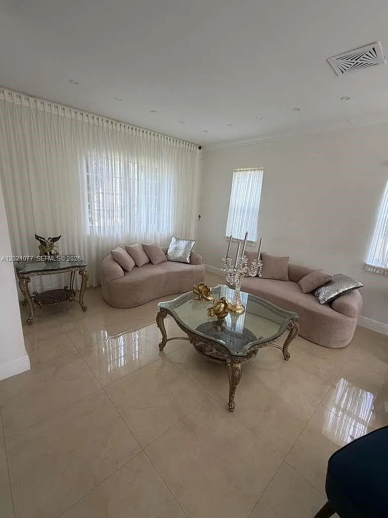 3 bed, 1774 sqft, $4,800 — Photo 4