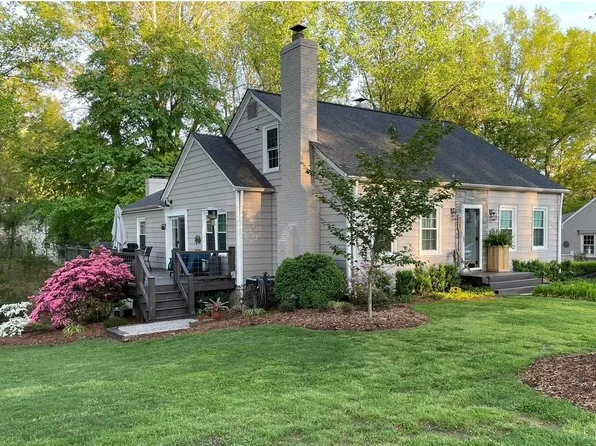 227 Catalpa Dr, Chatham, VA 24531