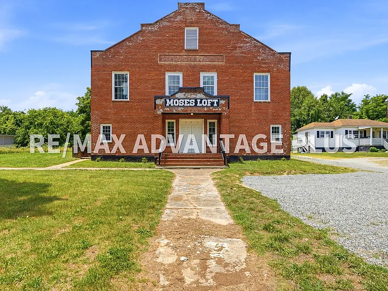 327 Thomas Jefferson Hwy — Photo 2
