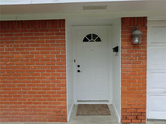 5th image of 105 Bethel St