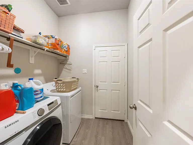 306 Helen St — Photo 16