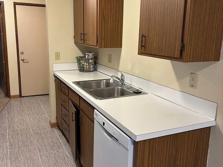 1 Bedroom 1 Bathroom at Hollywood Park Apartments — Photo 11
