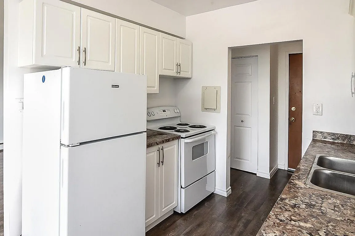 Granite Towers Apartments — Photo 1