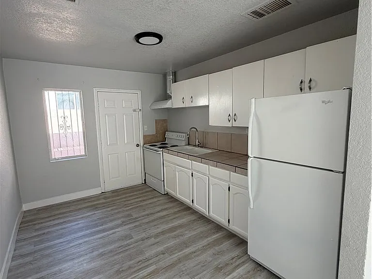 2111 Stewart Ave #B — Photo 13