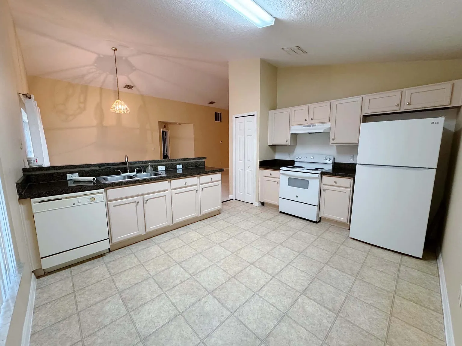 3 bed, 1503 sqft, $2,550 — Photo 4