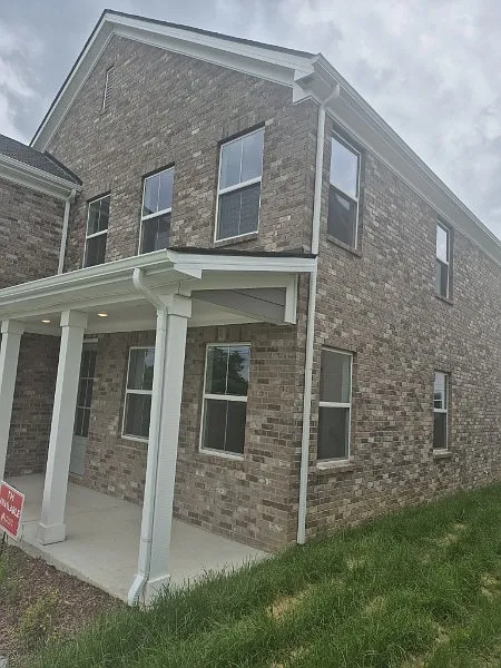 4 bed, 4.0 bath, 2611 sqft, $3,000 — Photo 2