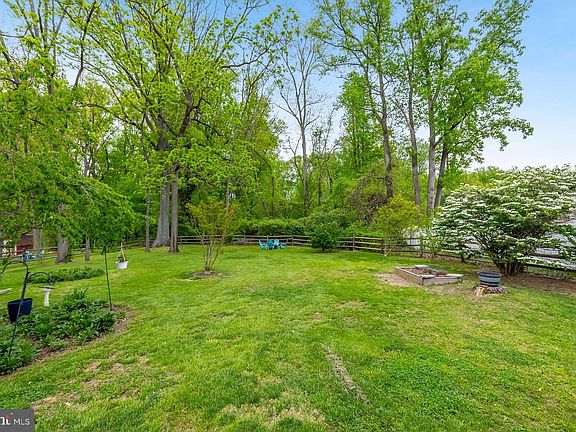 4th image of 306 Westwood Dr