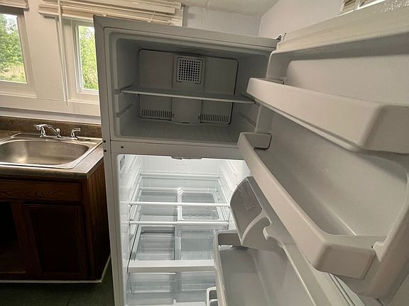 3rd image of 221 Wesley St #17876032