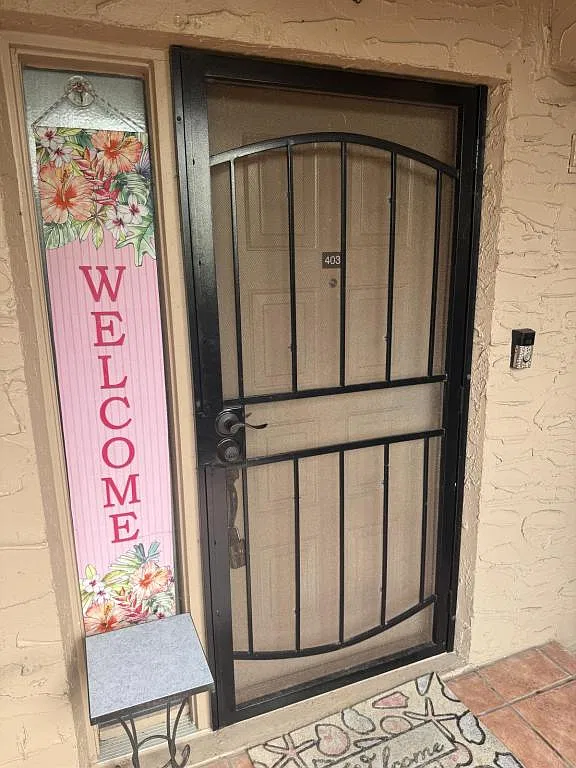 1540 Riverside Dr — Photo 2