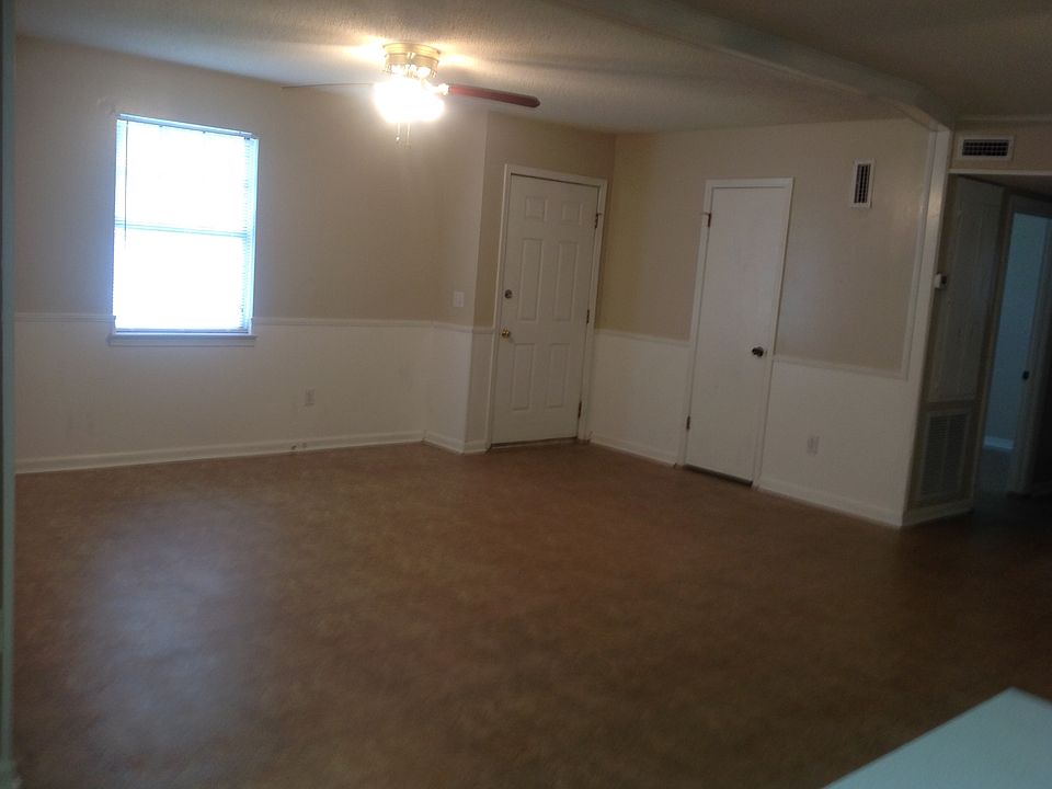 2nd image of 2900 Nottingham Way