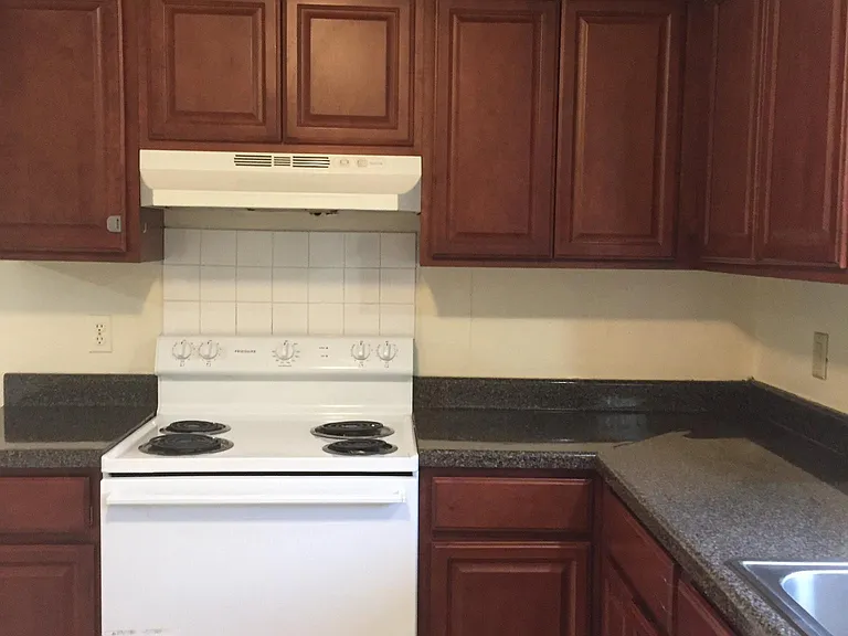 27 Manila Ave #2 — Photo 8