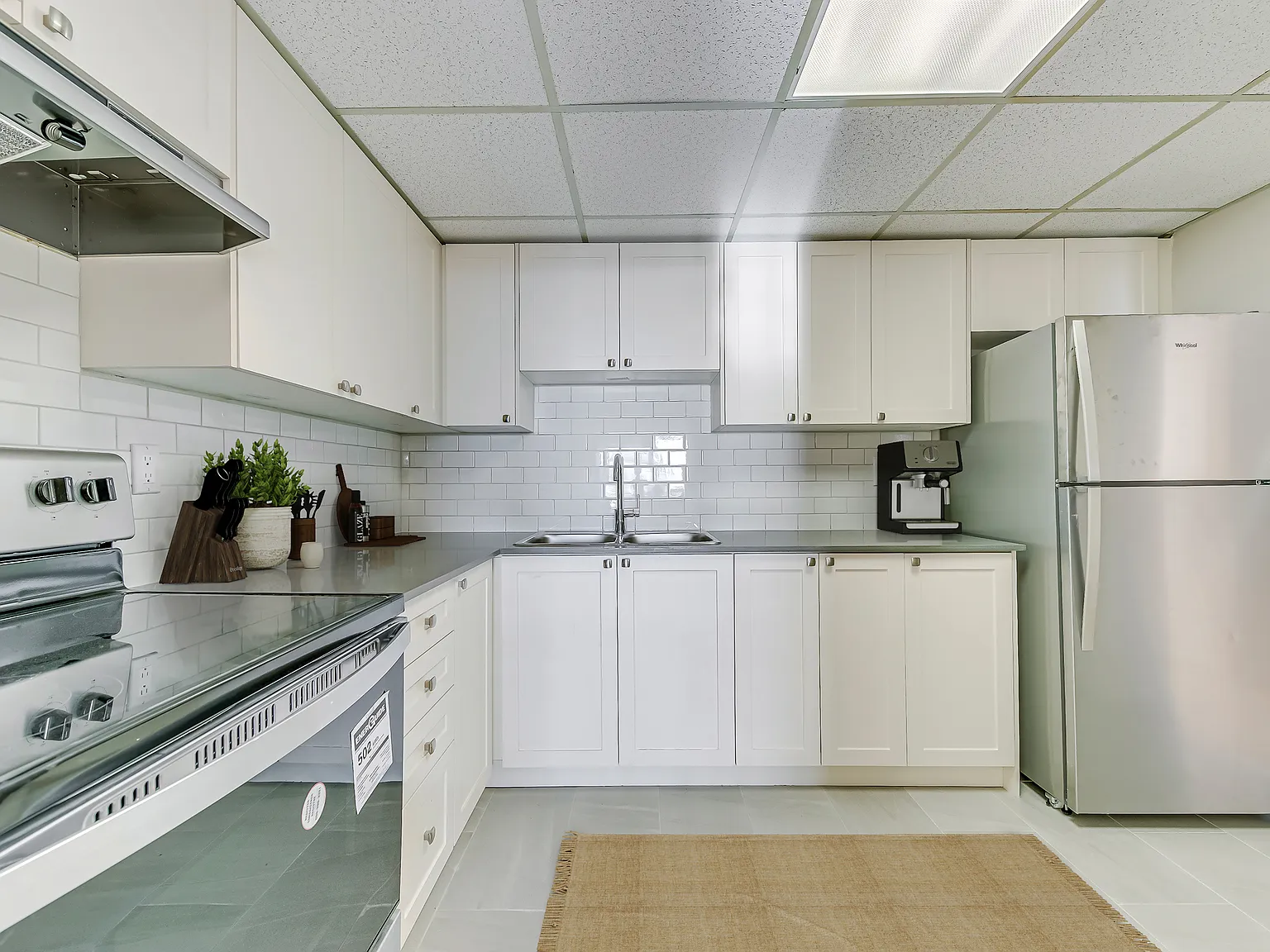 Premier Court Apartments — Photo 2
