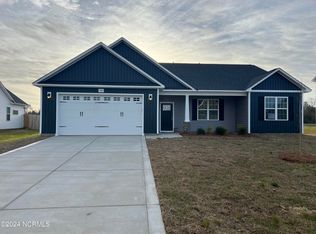 412 Winnsboro Rd, Raeford, NC 28376