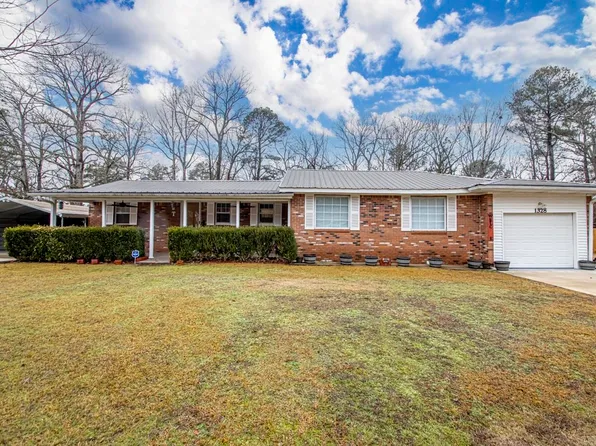 1328 Mockingbird Dr, White Hall, AR 71602