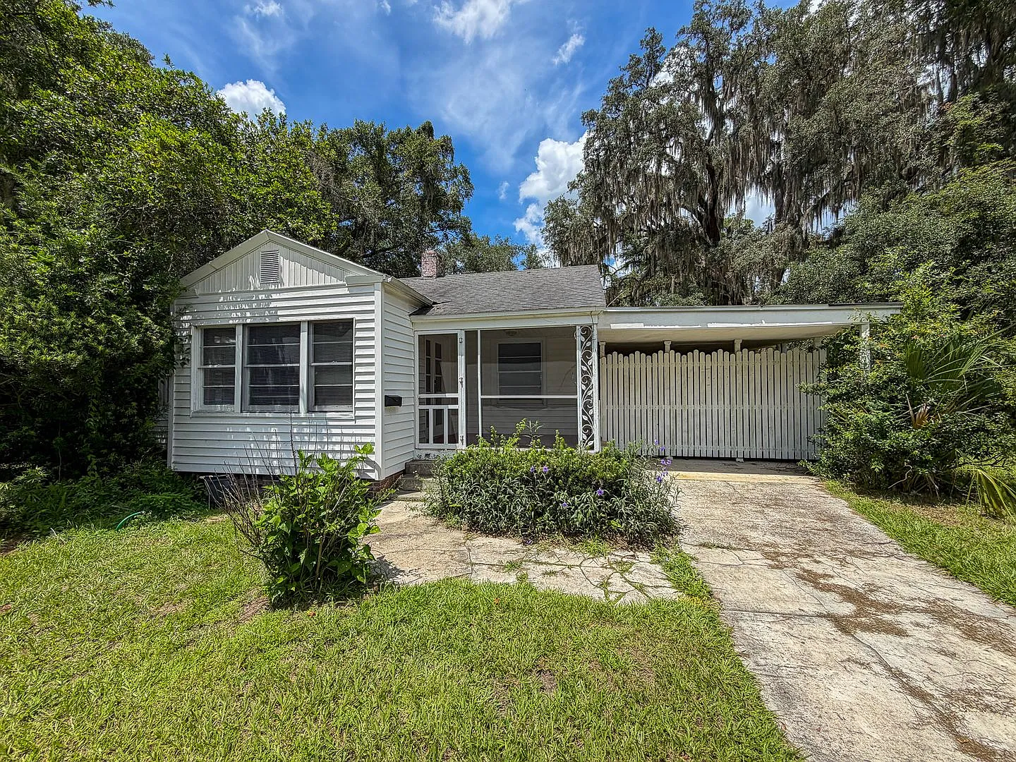 1824 NW 5th Ave - Pet Friendly! — Photo 1