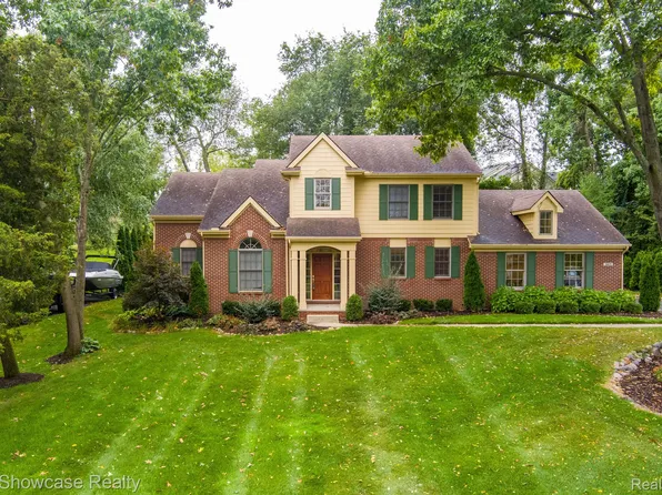 3611 Stallion Way, Commerce Township, MI 48382