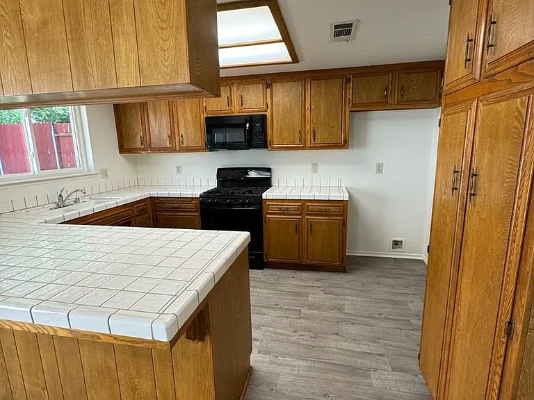 1272 El Rancho Dr — Photo 5