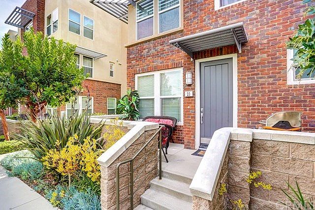 1st image of 20 Midtown Dr