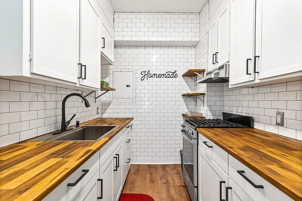 1945 Commonwealth Ave — Photo 2