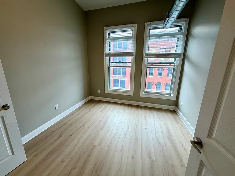 347-355 Main St #8 — Photo 10