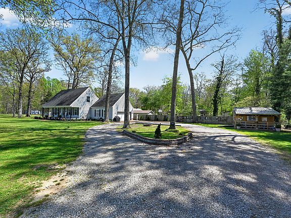 3rd image of 190 Hooper Rd