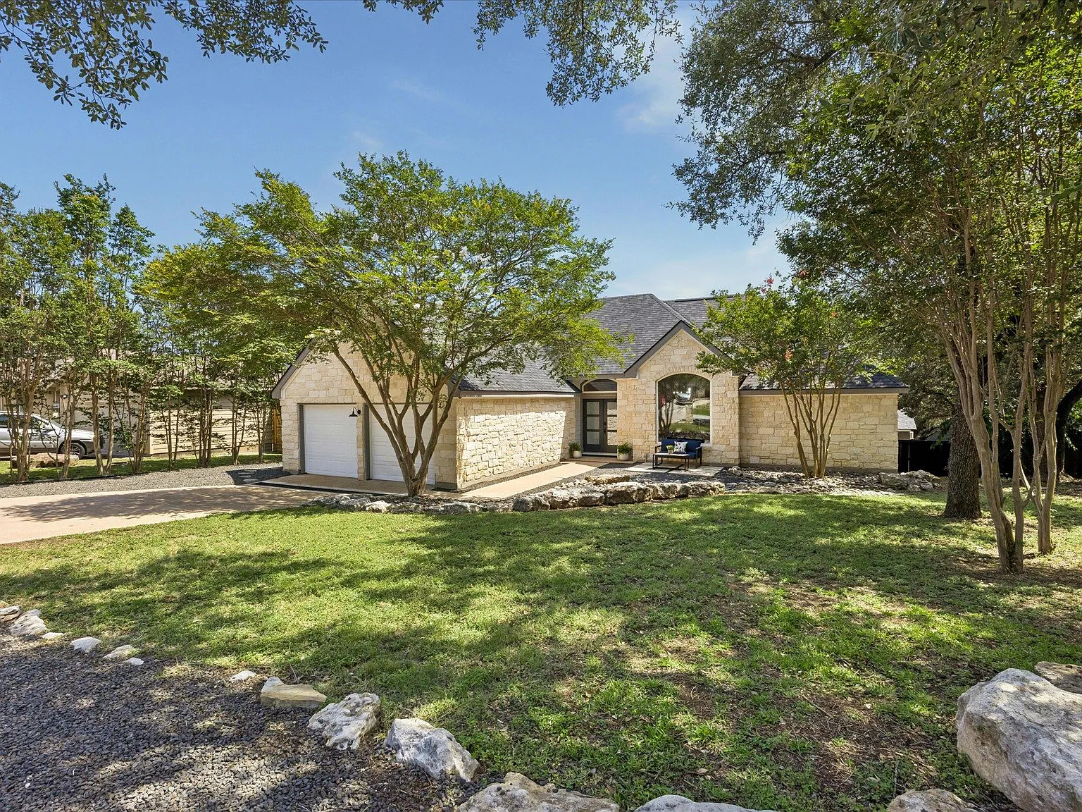4 bed, 2.0 bath, 2090 sqft, $4,500 — Photo 1