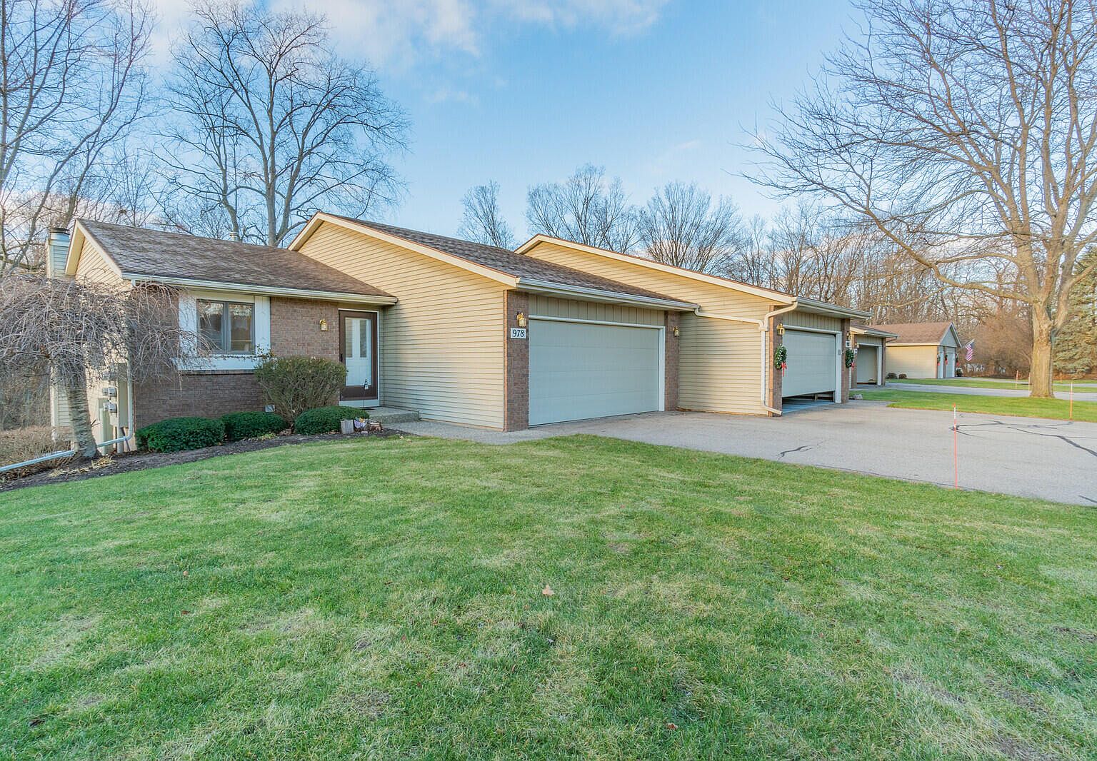 978 Laketown Dr, Holland, MI 49423 Zillow