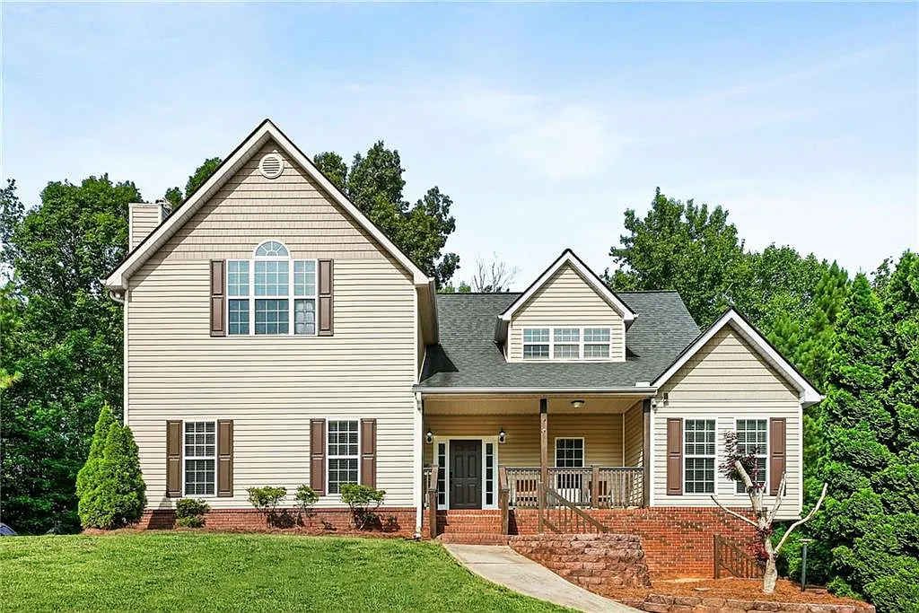 5 bed, 4.5 bath, 4303 sqft, $3,500 — Photo 1