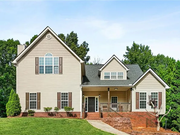 176 Oak Leaf Dr, Carrollton, GA 30116