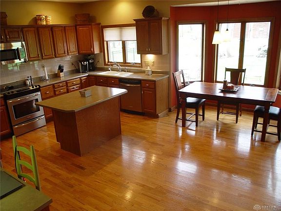 4th image of 210 Denwood Trl